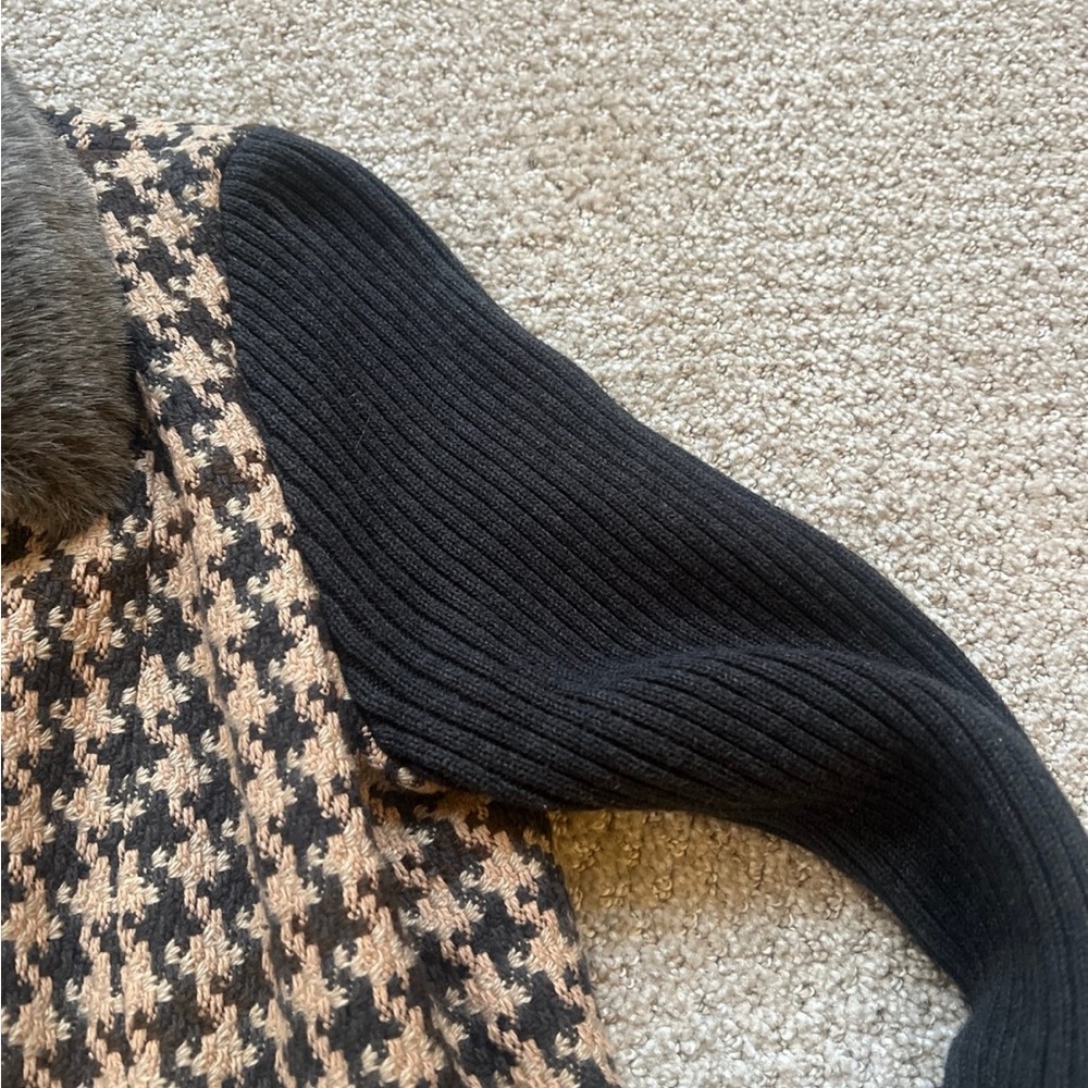 CAbi Women's Houndstooth Jacket with Faux Fur Collar - Picture 5 of 9
